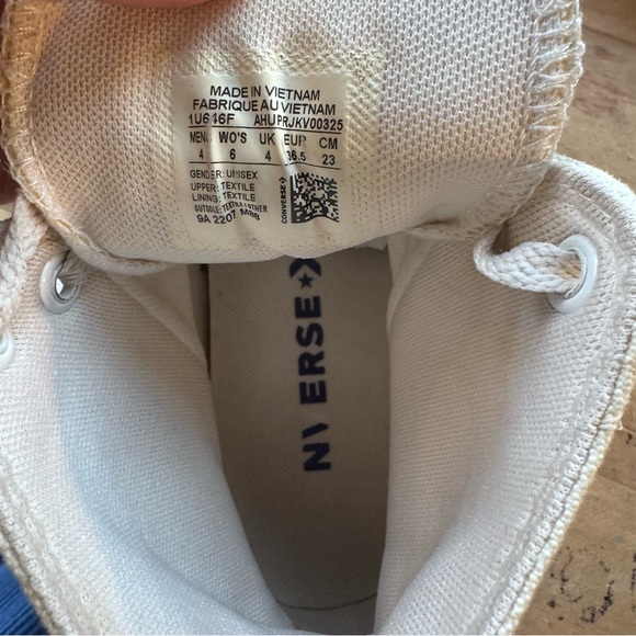 Converse Chuck Taylor White High-Top Sneakers size 6 - Picture 11 of 11